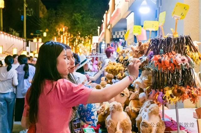 敦煌夜经济持续释放活力