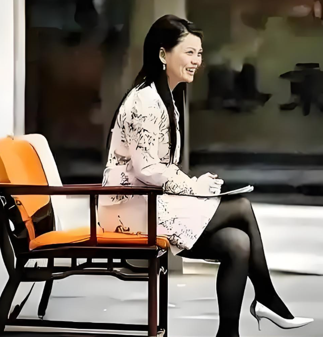 王岳伦没想到，自己风光无限的前妻李湘，17年前和释永信相谈甚欢