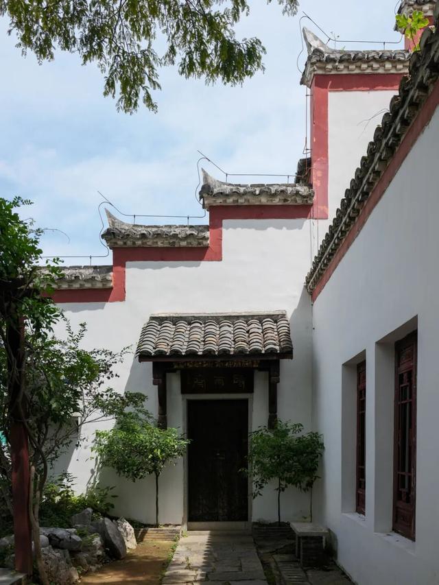 今年国庆，为什么是这座城拿了爽文剧本？
