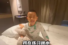 跳水界的笑料！全红婵与哥哥的幽默纠正，弟弟的反应笑翻天！图片