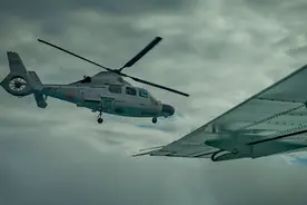 该出手时就出手！055大驱舰队抵近悉尼，直9差3米撞压菲律宾军机图片