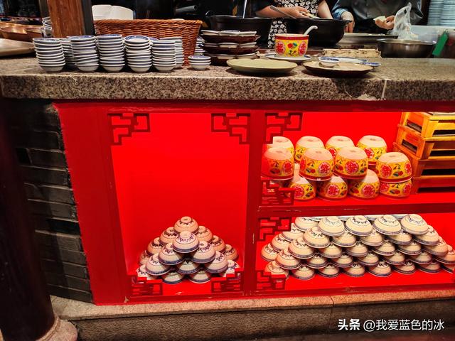以吃的名义南京一日游：南京大牌档的午餐，四个招牌菜点了三样