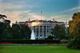 比小说都离谱，白宫群聊拉错人泄露了战争机密图片