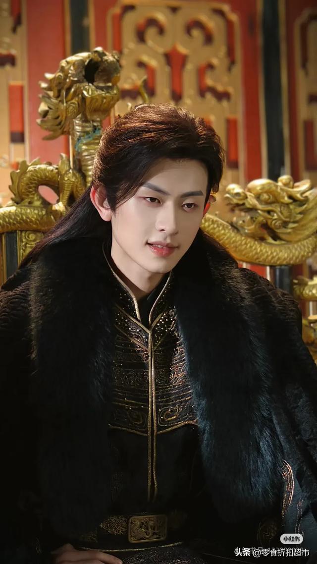 我的天！没想到他们是真情侣，难怪短剧中吻戏那么自然又投入