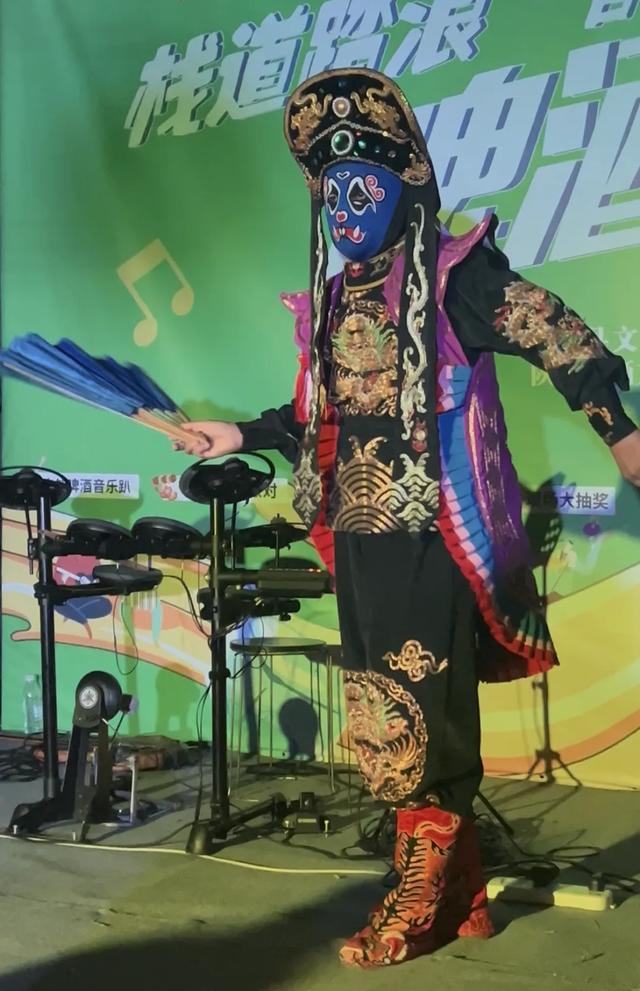 水花+音浪=100%上头！栈道夏日派对，玩疯啦！