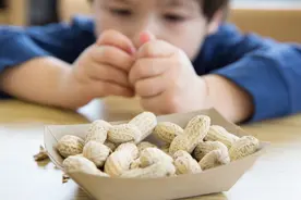 研究报告：花生维护血管健康！花生对养生有好处？如何正确食用？图片