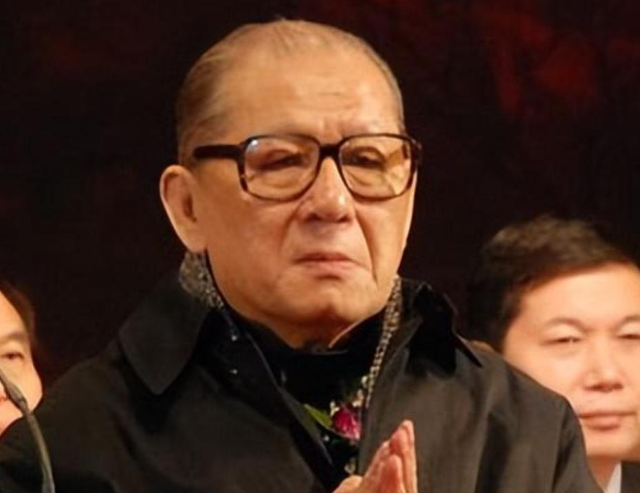 他曾担任3个直辖市市委书记，40岁官至副国级，43岁粉碎重大阴谋