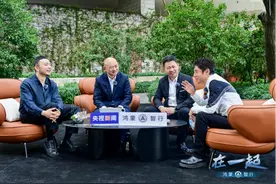 鸿蒙智行“四界”同框年度直播，中国汽车冲击百万级超豪华市场的“号角”已响图片