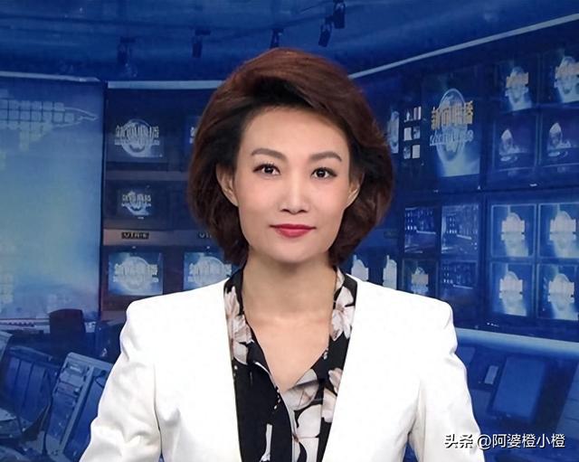 事实证明，48岁“出席阅兵解说”的李梓萌，已经走上了另一条大道