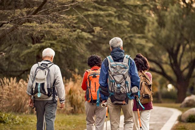 武汉首发！火车变“移动酒店”！每间房都能洗澡，首发上座率95%