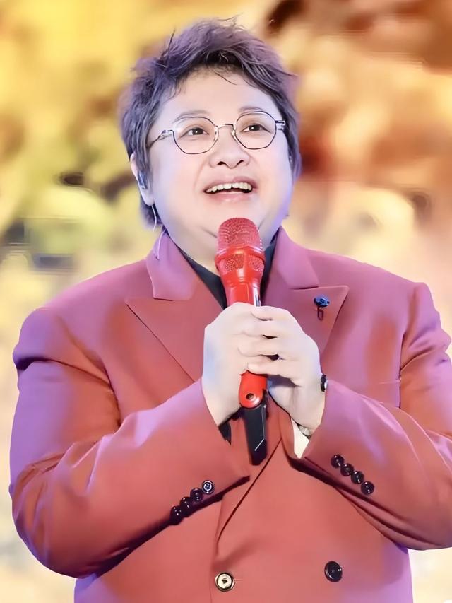 央视中秋晚会落幕:4人零差评,3人翻红,2人升咖,只有她被骂惨