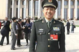 上海警备区副政委韦昌进，火线负伤，火线入党，火线荣立一等功图片