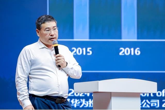 人工智能“职教百强”院校长走进华为，共探职教数智化转型新路径