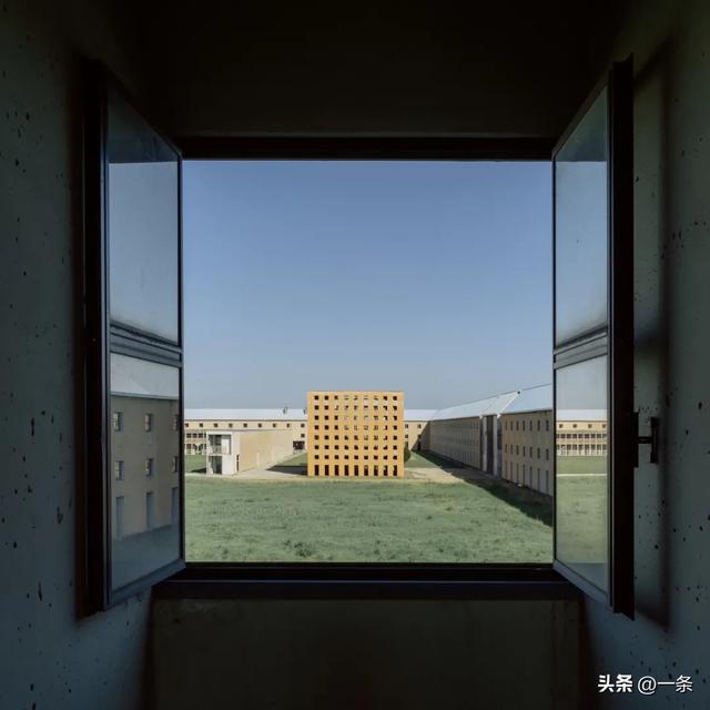 中国95后，爱上逛墓园