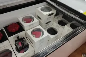 你买的网红蛋糕“慕叁山”，生产日期可能是去年的图片