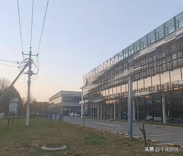 撑不住!北京最大宝马4S店闭店,曾年销3400台,新能源是罪魁祸首