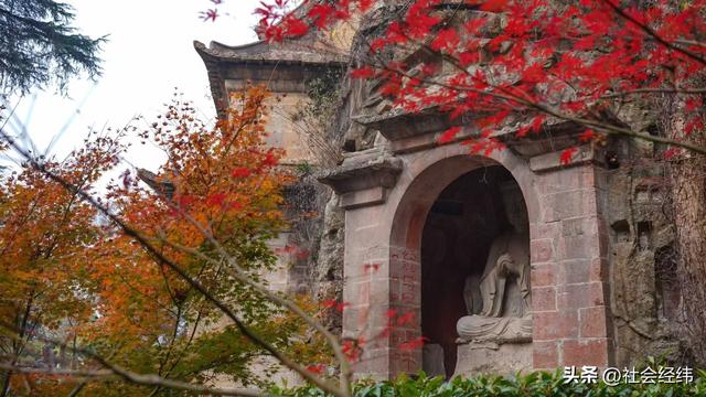 枫染栖霞醉金陵！明秀山红叶铺就秋日限定画卷