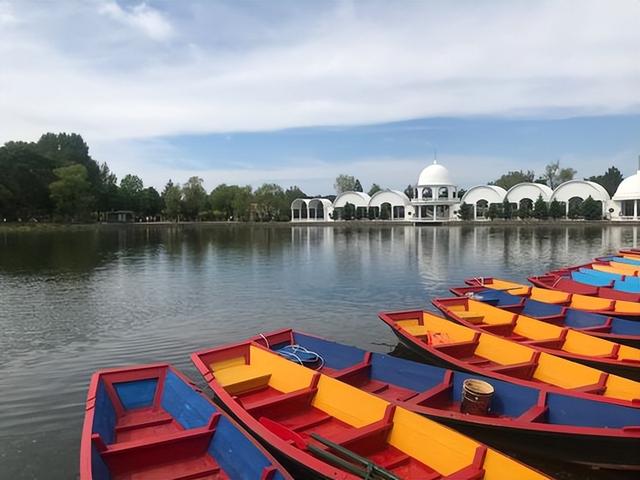 哈尔滨 4 月限定快乐：松花江跑冰排 + 早市烟火，错过等一年