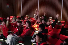 “小记者”采访全国政协委员，问的都是“大问题”图片