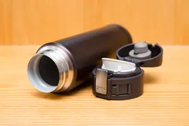 这种保温杯会让热水变“毒水”，有些人还在用！买保温杯注意这6点图片