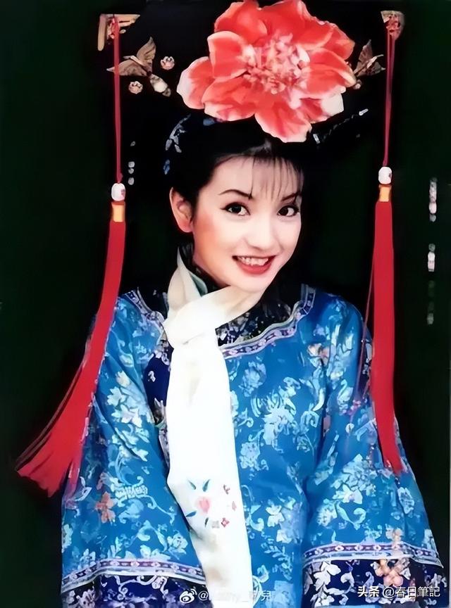 面相又变了！49岁赵薇广东吃饭又老又凶， 当年小燕子再也回不去了