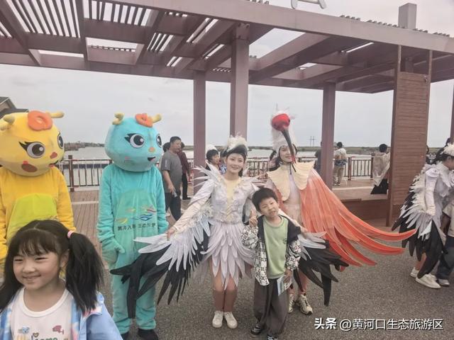 【情满双节游东营】黄河口生态旅游区游人如织，沉浸式体验国庆氛围