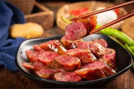 灌香肠，10斤肉放1两盐还是2两盐？厨师长：都不对，教您正确比例图片