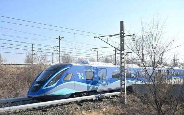 日本要破防了！中国氢能列车试跑成功，加氢10分钟可续航1000公里