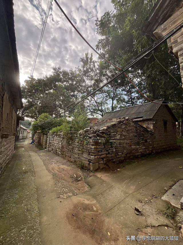 莱芜苗庄有一座隐在山坳里的古村：陡峪