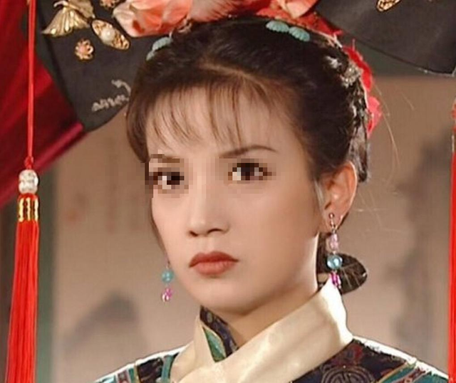 拔出萝卜带出泥！49岁赵薇近况被曝，原来圈内封杀只是冰山一角