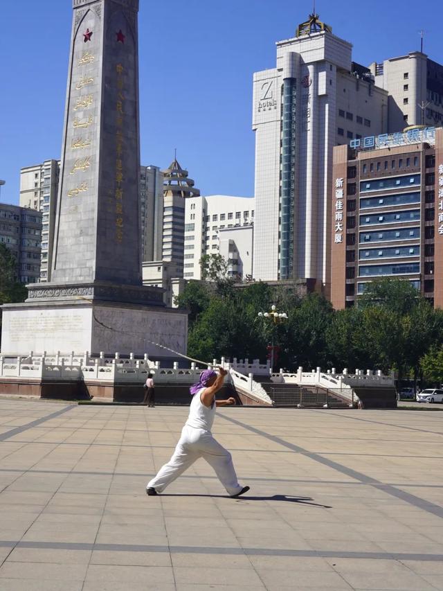 乘着“东风”，扎进乌鲁木齐的漂亮街