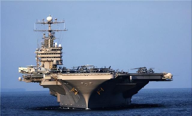 央视最新曝光：中美疑似爆发激烈海上交锋，外舰挑衅被我052D锁定