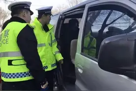 车座后排放行李被罚100元，很多车主中招！交警：处罚一点没错图片