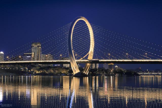 柳州旅游全攻略：山水工业与螺蛳粉的完美交融