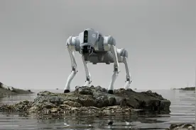 机器人在台上转手绢，为何吓坏外国人？未来的无人战争有得看了！图片