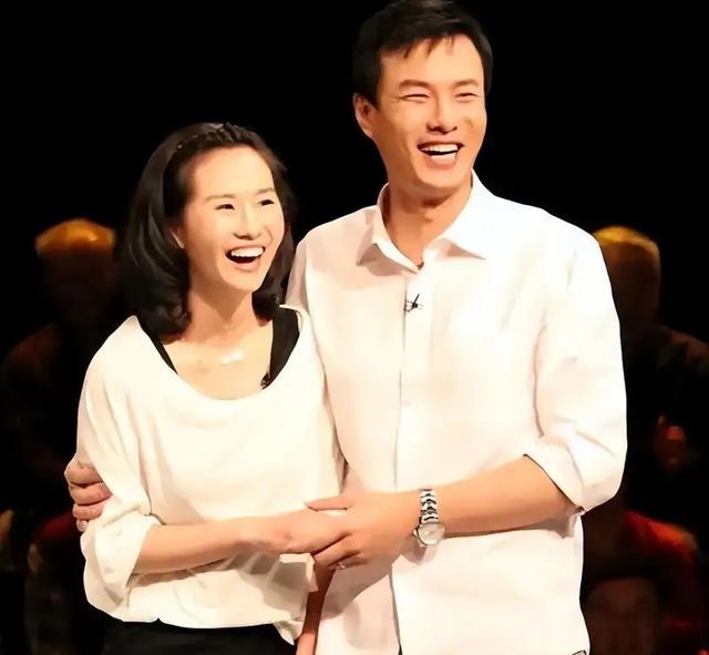 演反派再次爆红！相亲认识妻子，15年零绯闻，一起陪妈妈抗癌！