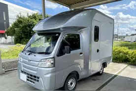 大发小货车改装房车，成本低空间足够，两张床位可睡全家4人图片