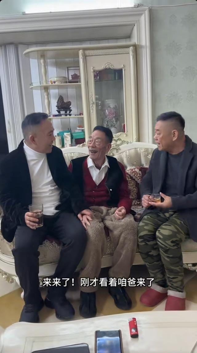 杨少华豪华灵堂曝光，中华烟成堆，生前账号1分钟视频报价超3万