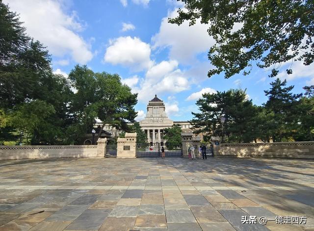 周末16点，长春新民大街又准时变身步行街，市集和舞台开放