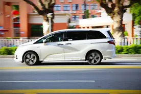 奥德赛与塞纳的抉择：哪款MPV更适合你的需求？图片