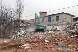 太离谱了！男子4.3万卖掉宅基地，18年后房拆迁，男子：分我600万图片