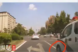 警车压实线变道擦挂后逃逸？当地交警回应图片