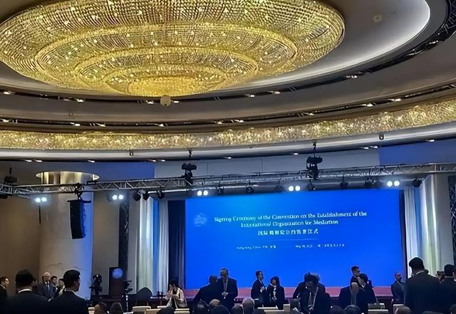 全球科技人才争夺战：中国K签证VS美国涨门槛，谁能笑到最后？