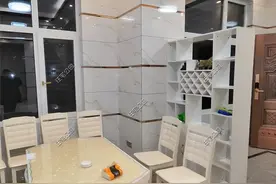 老电工提醒：冰箱顶打死都不要放这“4种”东西，费电又伤寿命！图片