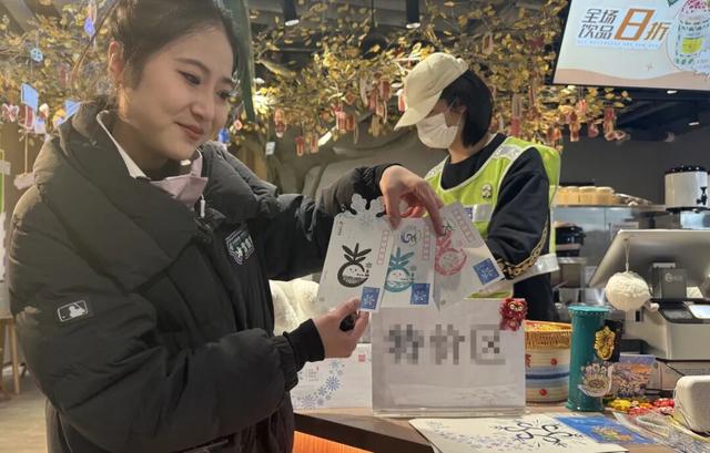 盖上专属邮戳飞全国！这有山商场“雪国邮局”传递长春冰雪魅力