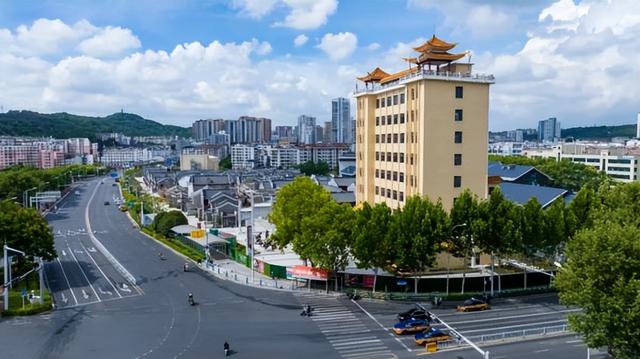 “重生”的民主街 | 重逢烟火气，焕新归来时