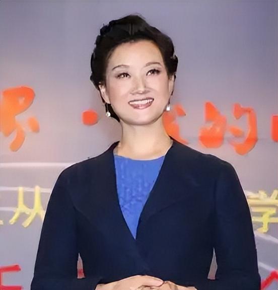 宋祖英和老友在北京观看京剧《穆桂英挂帅》