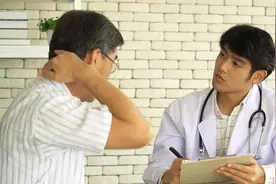 男青年莫名其妙腹痛难忍是什么原因?当心，可能是这些病图片