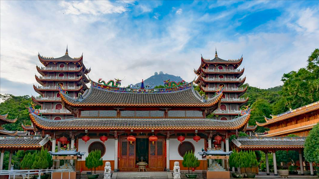 鼓山深处小众静谧寺庙，名气虽没涌泉寺大，但也是座绝美的观景台