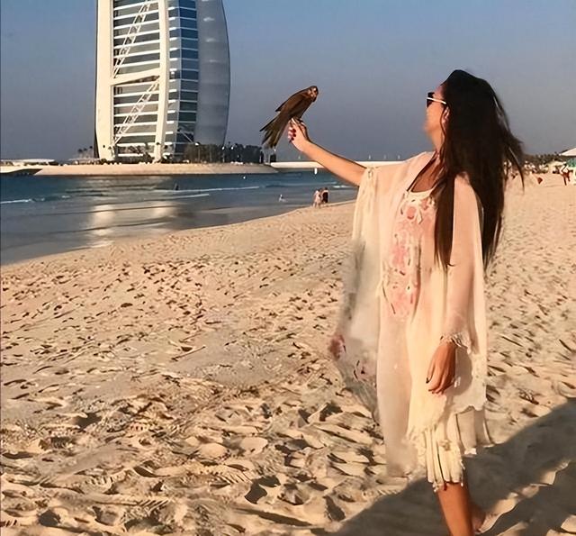 迪拜富婆来中国游玩，回国三天后坦言：阿联酋跟中国差距一目了然